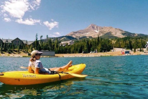 a small boat in a body of water